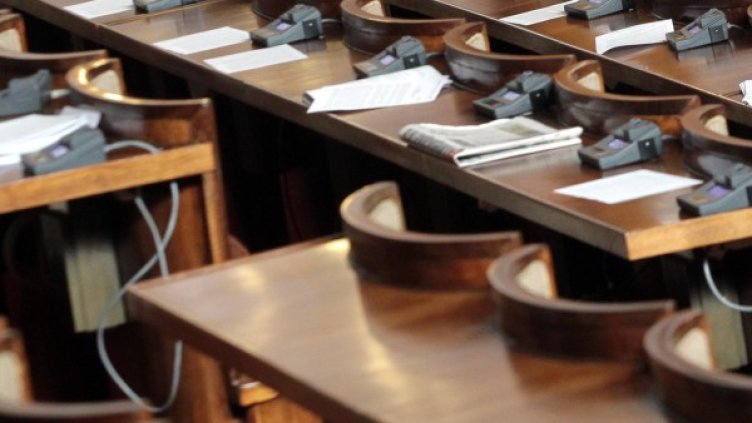 Празните банки в НС. Снимка: БТА