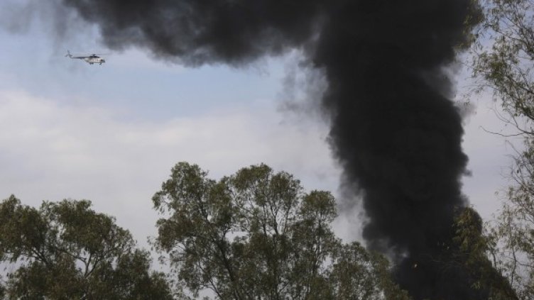 Стълб дим се издига над търговския център в Найроби след експлозия. Снимка: Reuters