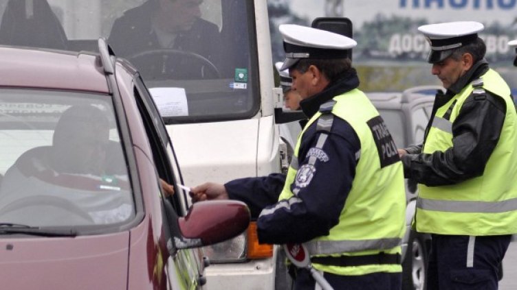 Гражданите вече ще могат да подават сигнали за неправомерни действия на катаджиите. Булфото