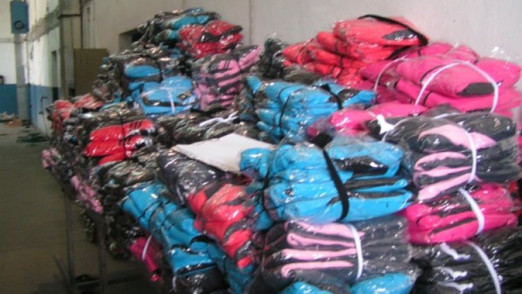 Кантрабандните дрехи. Снимка: Агенция "Митници"