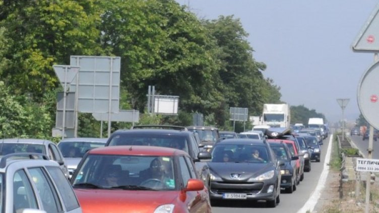 От СБА предлагат младите шофьори да получават временни книжки. Снимка: Булфото