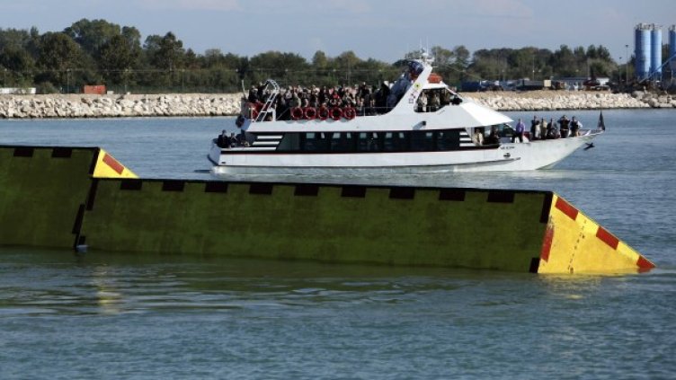 Бариерите на "Моисей" ще стоят изцяло под вода. Снимка: Ройтерс