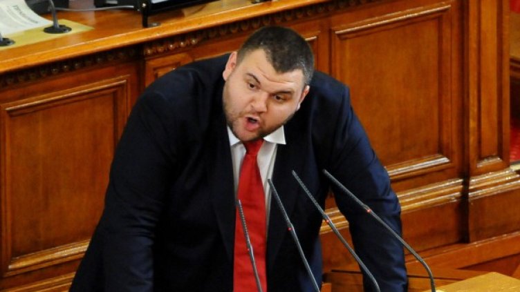 Делян Пеевски в парламента. Снимка: Булфото, архив