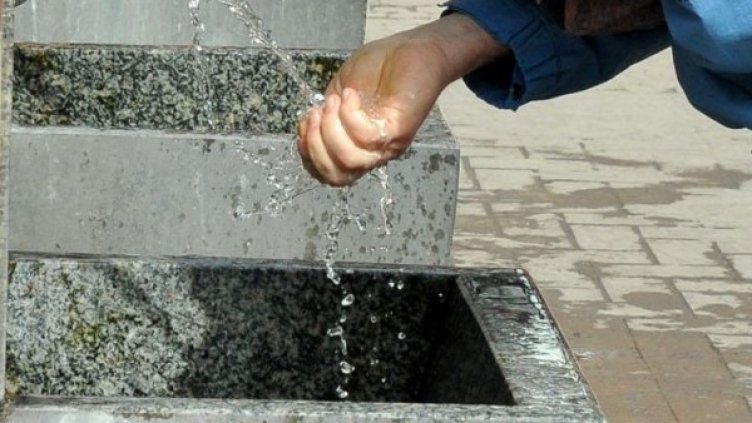 Вода ще потече от чешмите в Омуртаг за три часа. Снимка: архив, БулФото