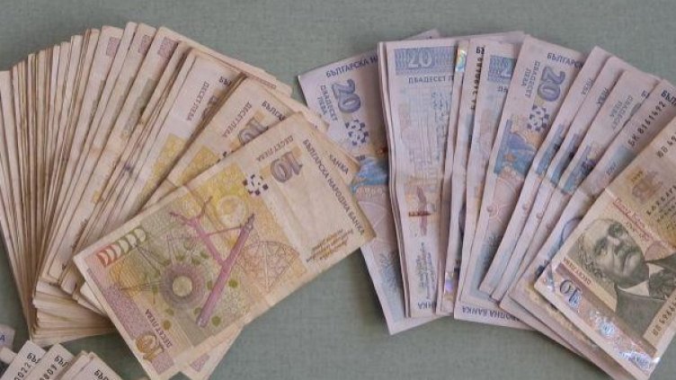 Бюджет '14: Повече пари за училища, по-малко за болници