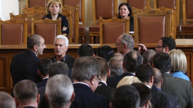 Цветанов и Сидеров в лют спор. Снимка: Impact Press Group