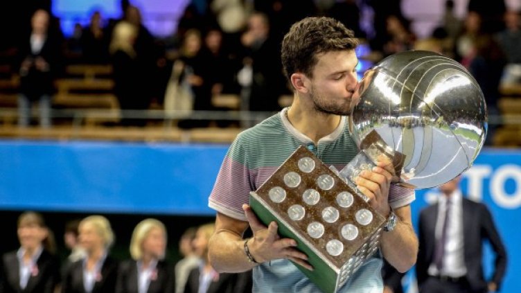 Гришо целува трофея. Снимка: Reuters