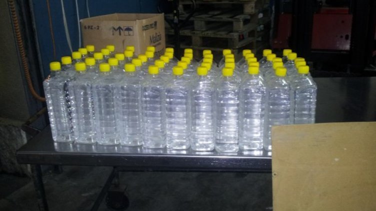 Част от откритата ракия. Снимка: Агенция "Митници"