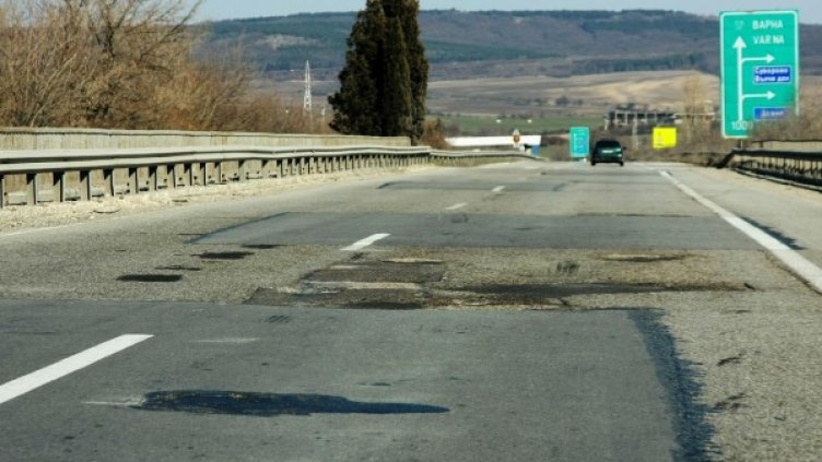 Тежкият инцидент затвори магистрала "Хемус" край Девня. Снимка: Булфото, архив