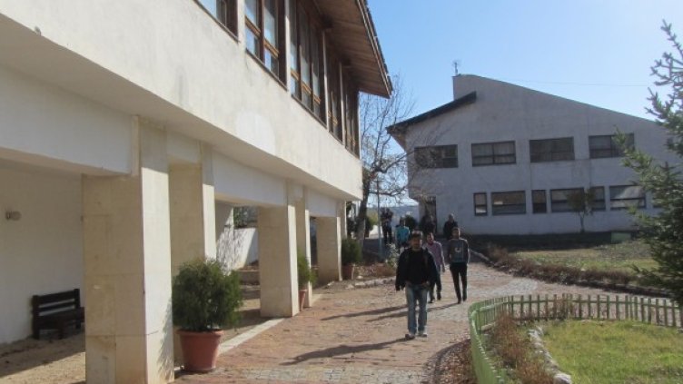 Едните без ток &ndash; другите в разкош. Бежанците в Ковачевци