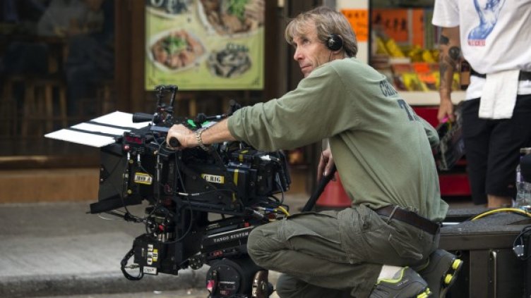 Режисьорът Майкъл Бей снима четвъртата част на "Трансформърс" 4 в Хонконг. Снимка: Reuters