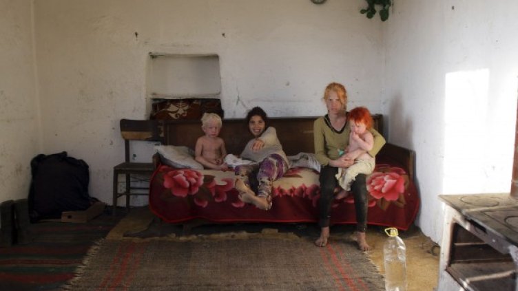 Четири от децата на Саша Русева. Снимка: Ройтерс