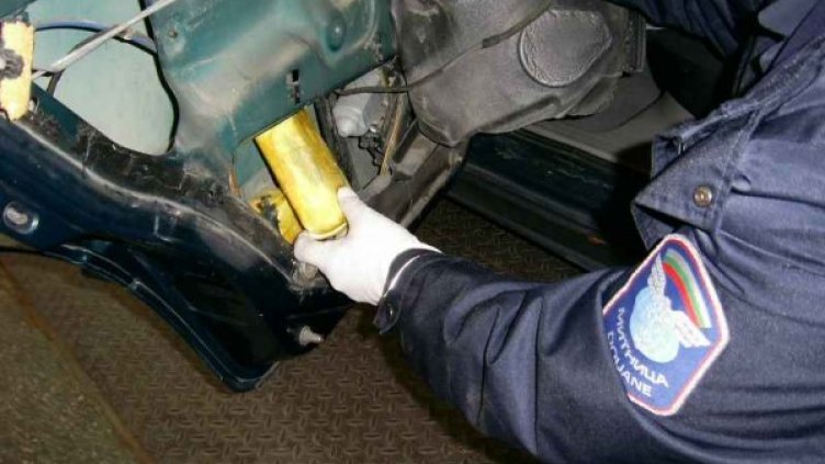 Част от открития хероин. Снимка: Агенция "Митници"