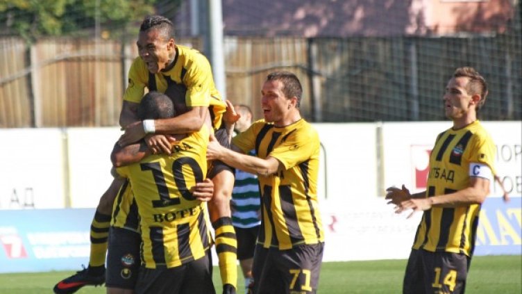 Играчите на Ботев няма да имат подкрепата на своята публика на мача с Литекс. Снимка: Булфото