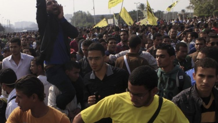 Преди дни студенти протестираха срещу армията и военните. Снимка: Ройтерс