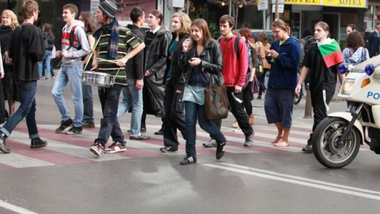 Студентски пърформанси: "Не на червеното!"