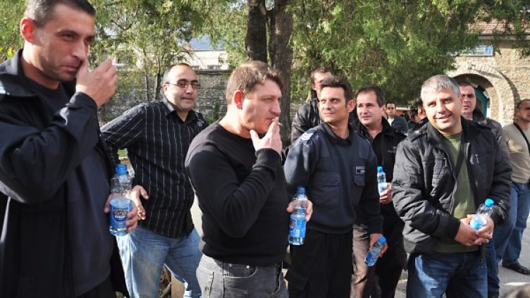 Надзиратели от затвора във Враца. Снимка: БТА