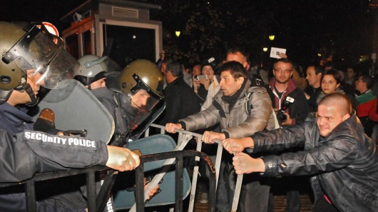 Протести пред НС на 12 октомври. Снимка Булфото