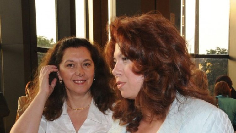 Илияна Йотова съ сестра си Румяна Тодорова. Снимка: Булфото, архив