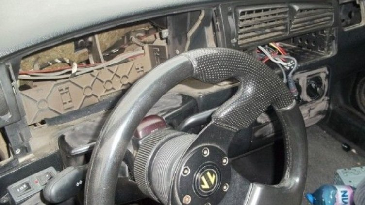 Част от откритите авточасти. Снимка МВР