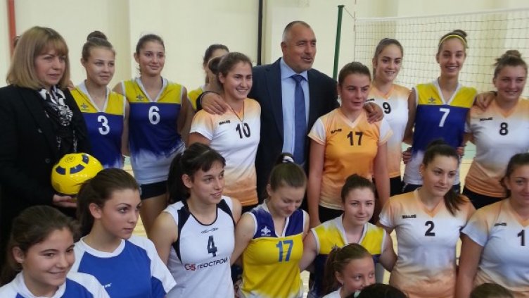 Бойко Борисов и Йорданка Фандъкова при посещение в 81 ОУ. Снимка: БТА