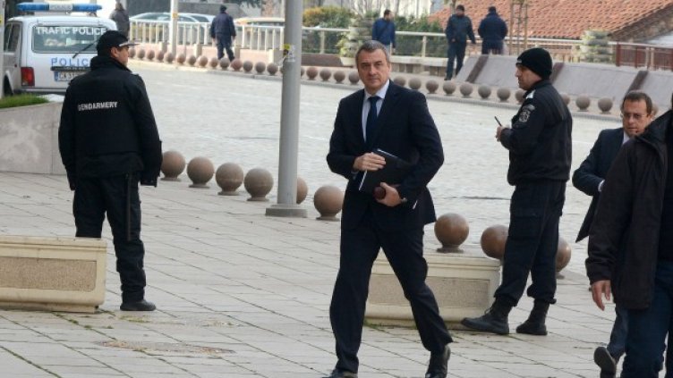 Министър Йовчев на влизане в КСНС. Снимка: Булфото