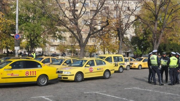 Протест на таксиметровите шофьори. Снимка Булфото.