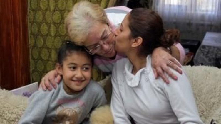 Мария с Иптисам и дъщеря й. Снимка: Facebook