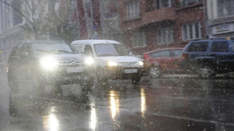 Първи сняг заваля в София. Снимка: Булфото