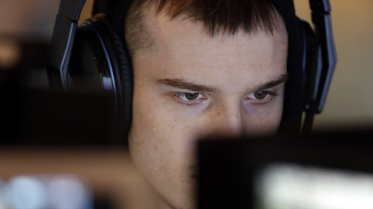 Младежите между 25 и 30 години се доверяват на интернет медиите. Снимка: Reuters