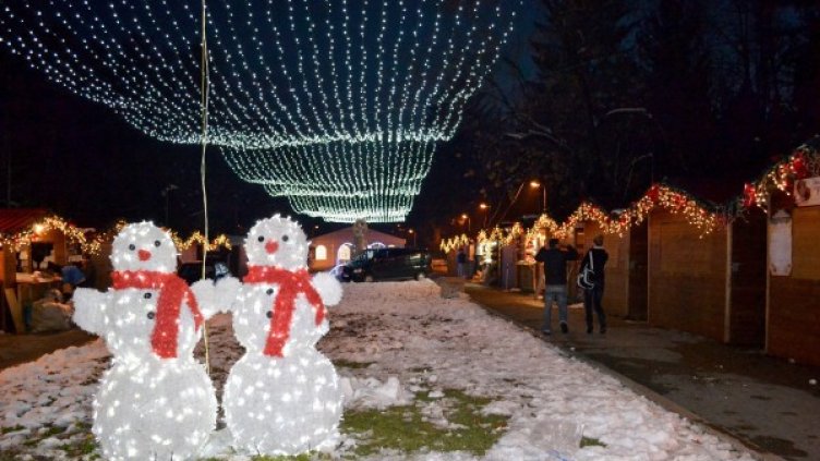На 1 декември във Велико Търново беше открит и Коледния базар. Снимка: Булфото