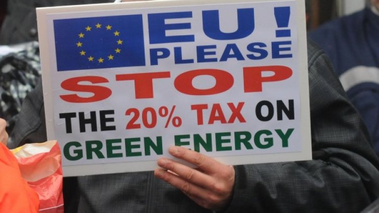 Днешният протест пред МИЕ. Снимка: БулФото