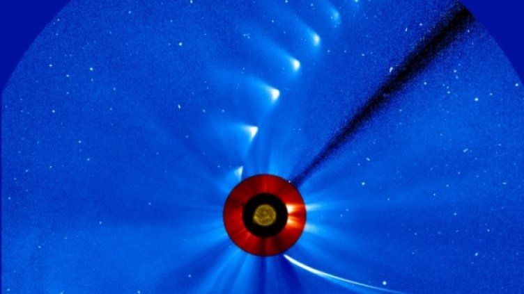 Допирът на ISON със Слънцето. Снимка: NASA