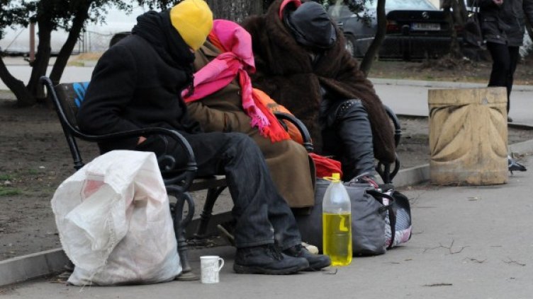 Бездомници мръзнат по столичните градинки. Снимка: Булфото