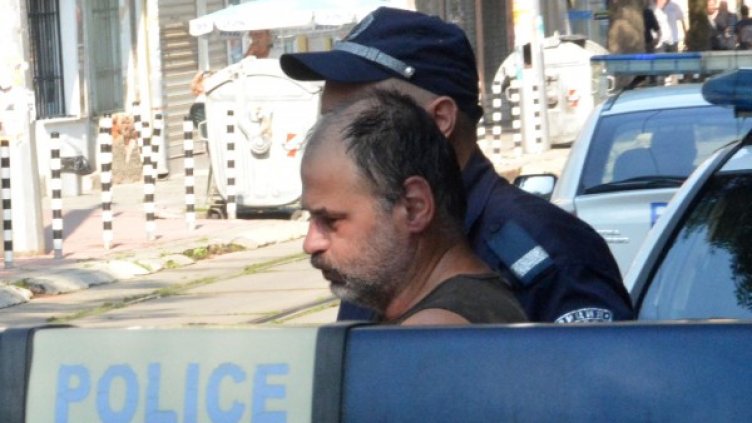 Чавдар Янев направи опит да се самозапали пред ВСС. Снимка: Булфото, архив