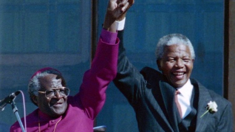Архиепископ Дезмънд Туту и Нелсън Мандела. Снимка: БТА