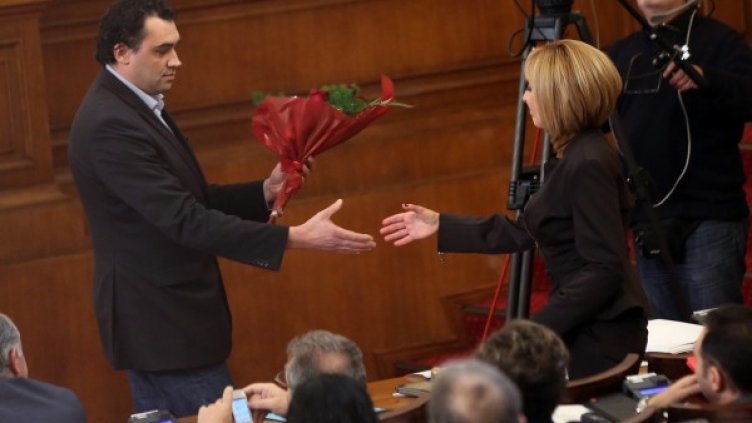 Рози за Мая Манолова. Снимка: БТА