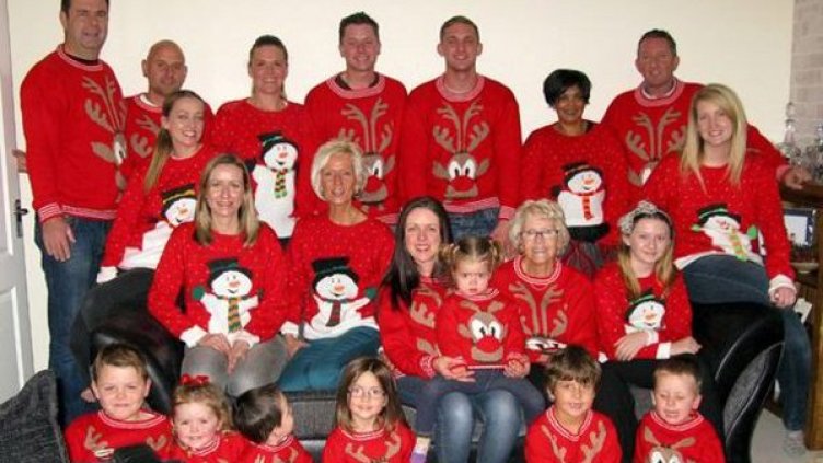 Коледните пуловери на баба Дорийн. Снимка: Facebook