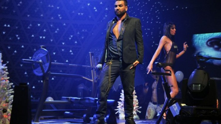 8 декември, щури студенти... Азис