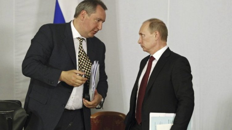 Дмитрий Рогозин разговаря с Владимир Путин. Снимка: архив, Reuters