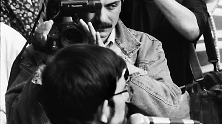 1991г., митинг на СДС - Евгений Михайлов снима с камера Филип Димитров. Снимка: Булфото