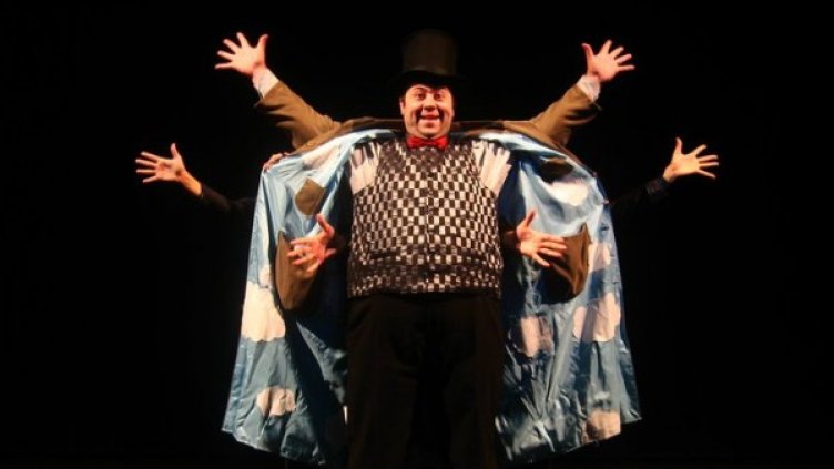 Константин Икономов в спектакъла "Олеле" на Здрава Каменова. Снимка: Личен архив