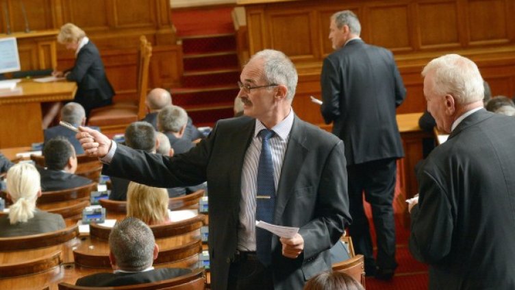 Квестори броят депутати - любима практика в 42-то НС. Снимка: Булфото