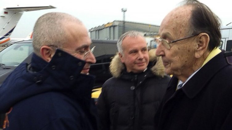 Ханс Дитрих Геншер посрещна Ходорковски в Берлин. Снимка: Reuters