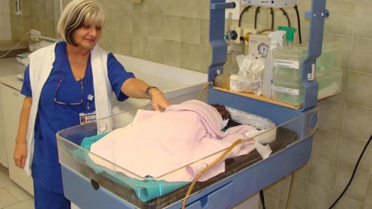 Старшата акушерка на Родилно отделение &ndash; Руска Ганчева . Снимка: МБАЛ-Бургас