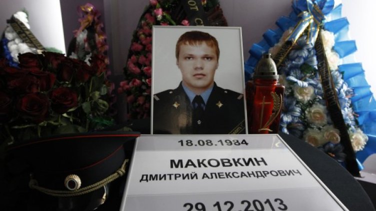 Старши сержант Дмитрий Маковкин загина, спирайки терориста на входа на гарата. Снимка: Reuters