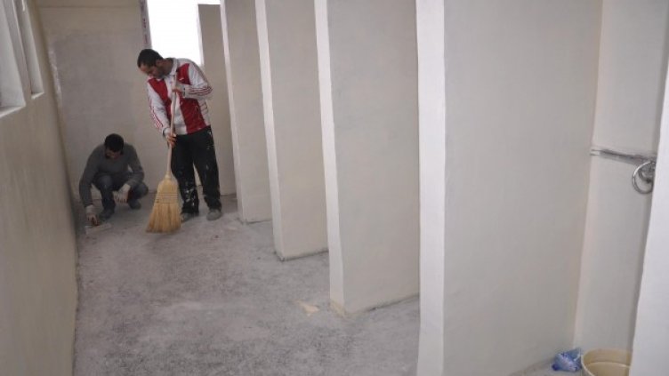 Къпалня и съблекалня &ndash; новата придобивка за бежанците