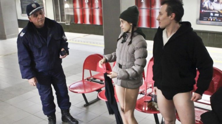 По гащи и с усмивки! Полиция и пенсионери в смут