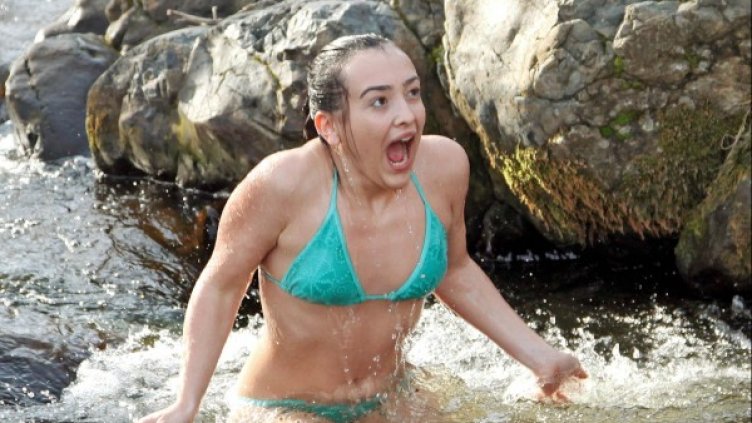 Дами скочиха в ледените води на река Първенецка