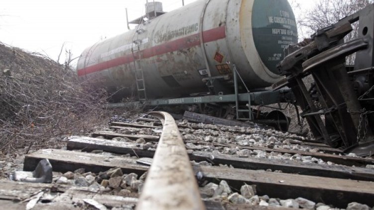 Дерайлиралите цистерни. Снимка: Булфото